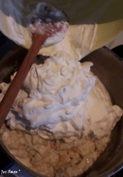 Gently blend it when Rice Porridge and whipped cream becomes united