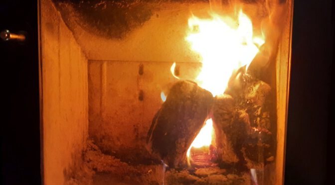 How to make a good bonfire or fire up your wood fire stove the proper way