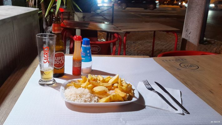 Outdoor serving at A Camponesa Entrecampos